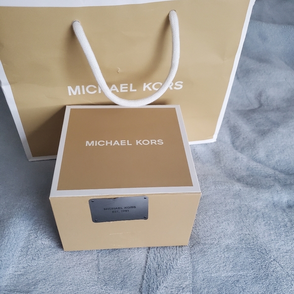 Watch - Picture 2 of 2